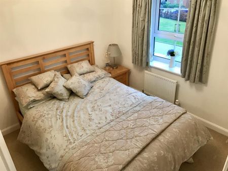 3 bedroom end of terrace house to rent - Photo 4