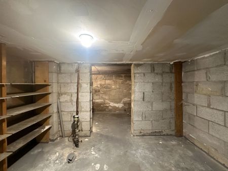 For Lease - 427 Adelaide Avenue, Oshawa, Ontario - Photo 5