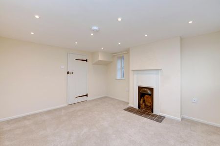 2 bedroom end of terrace house to rent - Photo 2