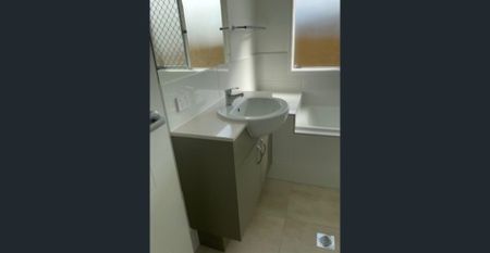 NEAR NEW 4 BEDROOM HOME FOR RENT WITH SEPARATE CARPETED LOUNGE ROOM! - Photo 4