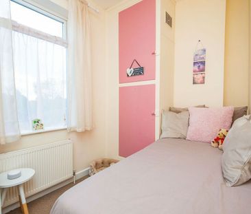 New Barlborough Close, Chesterfield, Clowne - Photo 2