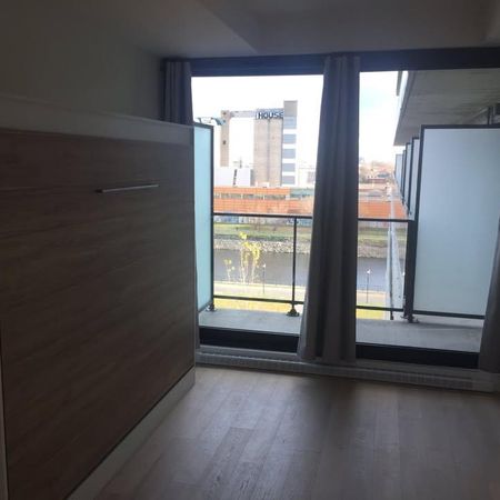 Studio meublé haut de gamme à Griffintown – Vue Canal Lachine & Centre-ville - Photo 3