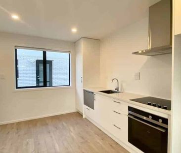 Modern 2-Bedroom Townhouse, Mt Wellington - Photo 2