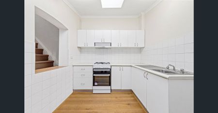 Charming 3 Bedroom Rental House in the Heart of Surry Hills - Prime Location & Modern Comforts Await! - Photo 2