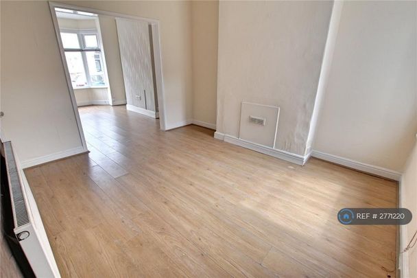 3 bedroom end of terrace house to rent - Photo 1