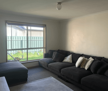 4 Bedroom and 2 Bathroom House for Rent in Paralowie - Photo 1