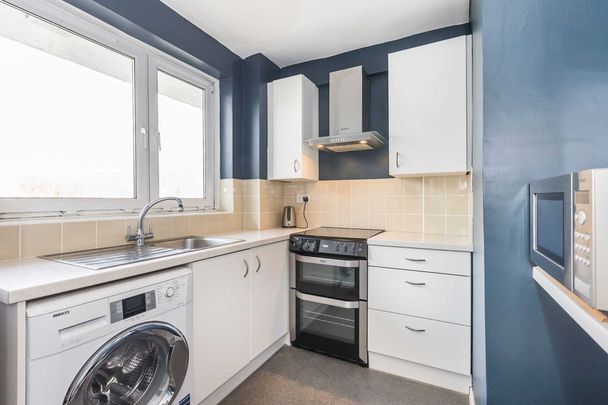 Price £1,800 pcm - Available 18/06/2025 - Furnished - Photo 1