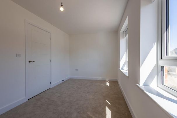 2 bedroom end of terrace house to rent - Photo 1