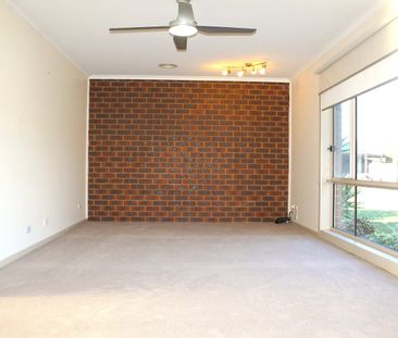 COSY 3 BEDROOM HOME IN GREAT LOCATION!!! - Photo 5