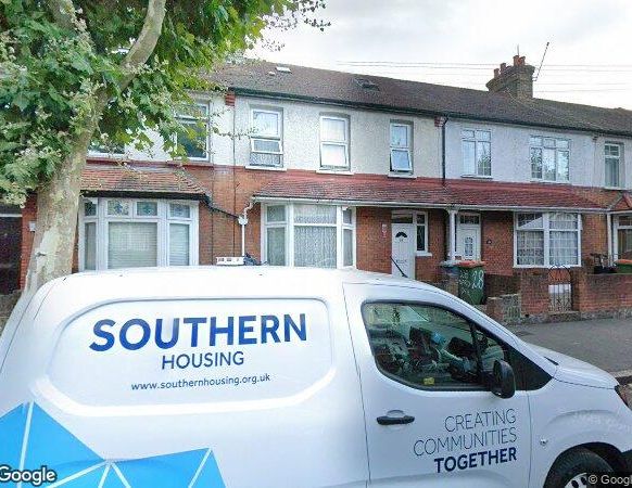 5 Bed Terraced House, Gardner Road, E13 - Photo 1