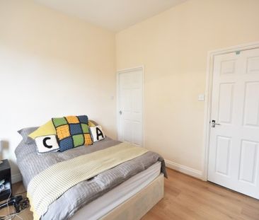 3 Bed - Simonside Terrace, Heaton - Photo 3