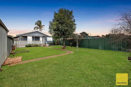 Spacious Family Home in Rockbank - Photo 4