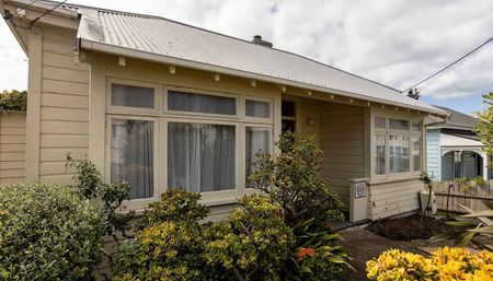 Sunny 3 Bedroom Devonport villa available January - Photo 5