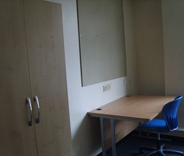Student Accommodation in Hanley town center, good rates - Photo 2