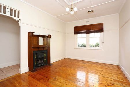 28 Tweedside Street, Essendon VIC 3040 - Photo 4