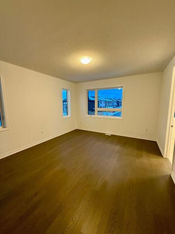 For Lease - 62 Gretzky Avenue, Barrie, Ontario - Photo 4