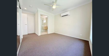 Spacious 4‑Bedroom Family Home with Double Garage – Close to Bethania Station! - Photo 4