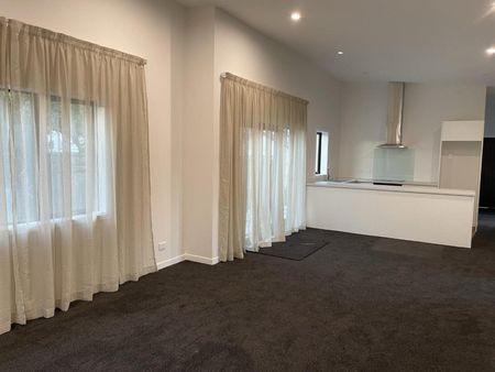 WOW on Worcestor! - Photo 2