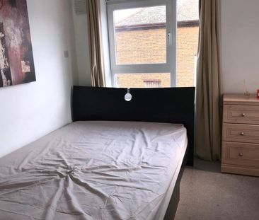 1 Bed Flat, Tarragon Court, IG1 - Photo 2