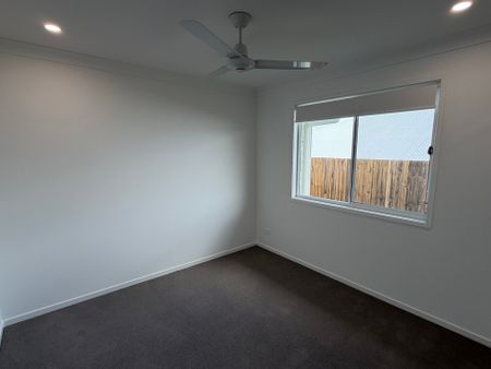 Spacious 4-Bedroom, 2-Bathroom House - Photo 2