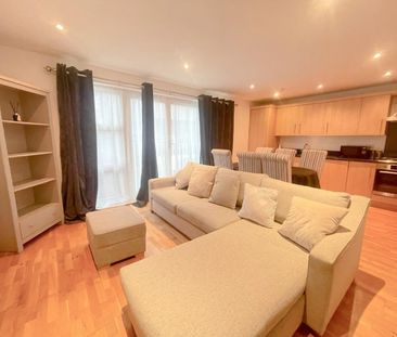 2 bedroom Flat To Let - Photo 3