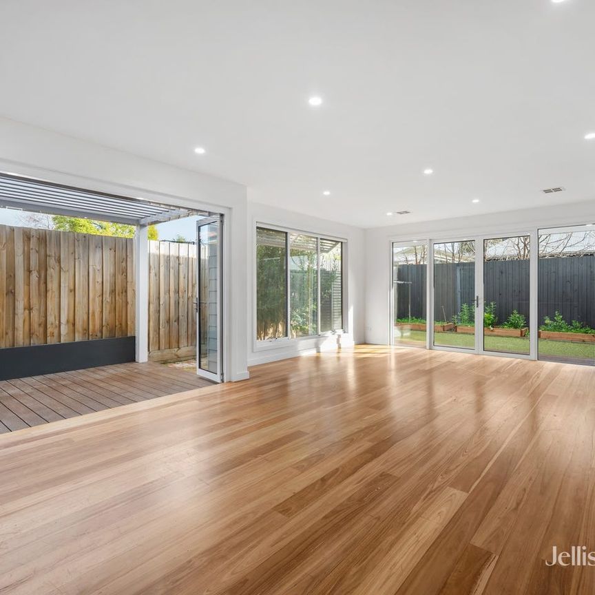 Family Luxury in a Prime Preston Location - Photo 1