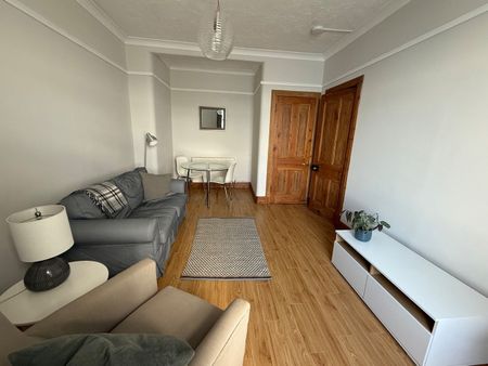 1 Bed Flat, Starbank Road, EH5 - Photo 2