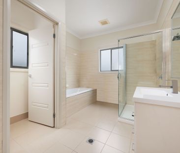 INNER CITY TOWNHOUSE - Photo 6