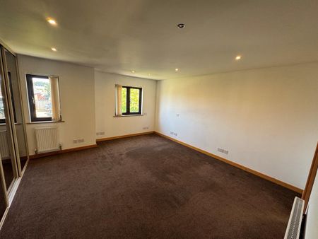 4 bedroom detached house to rent - Photo 2