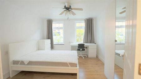 4 bedroom flat to rent - Photo 4