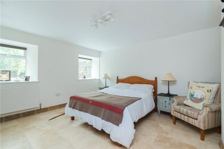 4 bedroom semi-detached house to rent - Photo 4