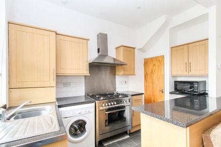 4 bedroom terraced house to rent - Photo 2
