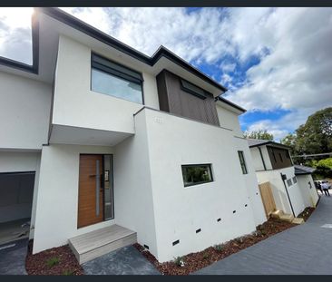 Premium 4-Bed Townhouse in Sought-After Balwyn North - Photo 4