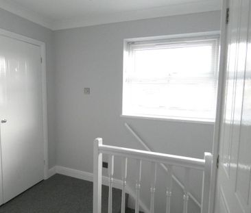 2 bedroom maisonette to rent - Photo 2