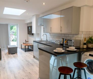 1 bedroom in a house share to rent - Photo 5