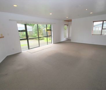 2 Bedrooms, Forrest Hill - Photo 3