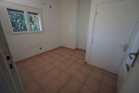 LE MUY - Appartement T2/T3 d'une superficie de 41m2, - Photo 2