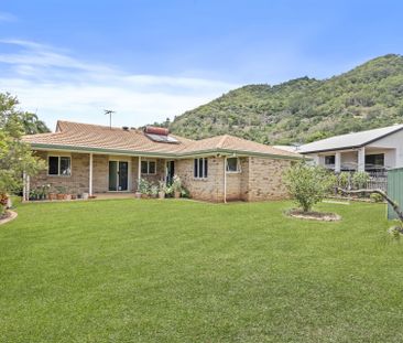 CHARMING FAMILY HOME IN SOUGHT AFTER LOCATION! - Photo 4