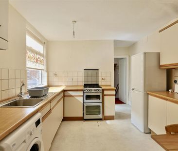 3 bedroom Flat to rent in Valley View, Jesmond, Newcastle Upon Tyne... - Photo 3