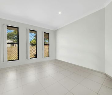 MODERN 4 BEDROOM FAMILY HOME IN THE PEACEFUL SUBURB OF LITTLE CREEK - Photo 2