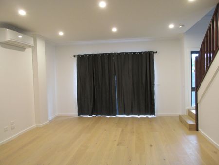 Brand new modern townhouse! - Photo 3