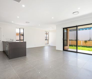 MODERN 4 BEDROOM HOME - Photo 6