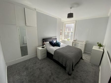 1 bedroom in a house share to rent - Photo 3