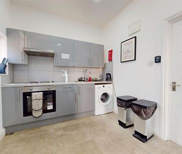 1 bedroom property to rent - Photo 4
