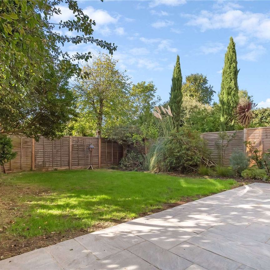 A newly refurbished three bedroom flat within an imposing Victorian house situated on this popular road, The Chase, benefitting from a wonderful private garden. - Photo 1