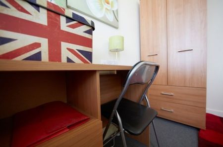 STUDENT ACCOMMODATION - SUNBRIDGE RD BD1**1 BED EN-SUITE**£65PW - Photo 4