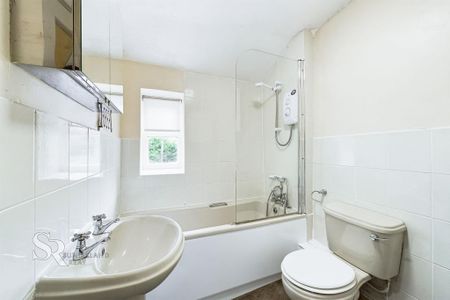 3 bedroom end of terrace house to rent - Photo 5