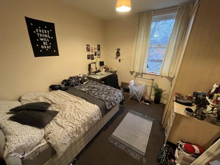 3 bedroom flat to rent - Photo 2