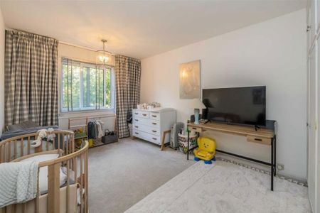 3 bedroom flat to rent - Photo 3