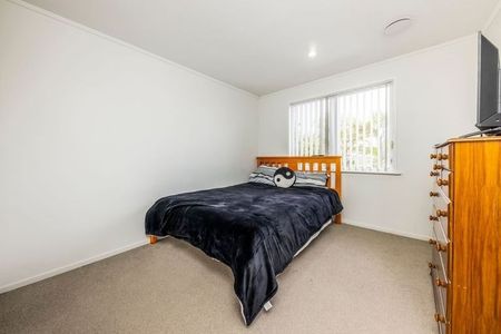 PAPAKURA, 3 BEDROOMS - Photo 4